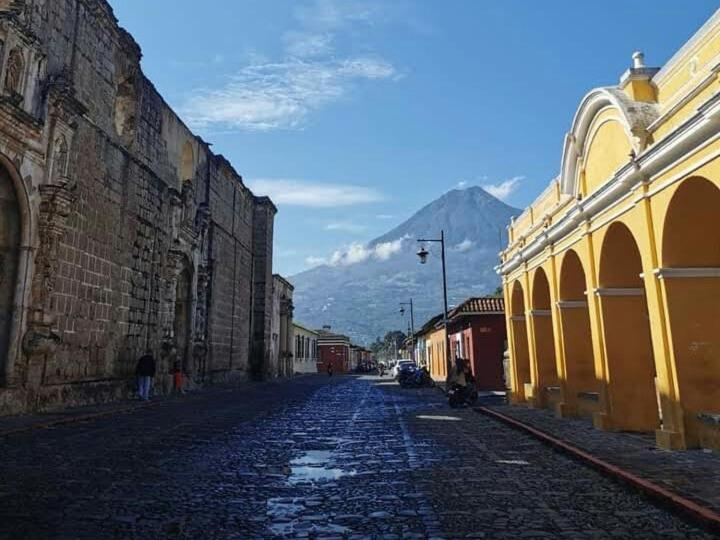 Huellas Hostal Antigua Albergue Exterior foto